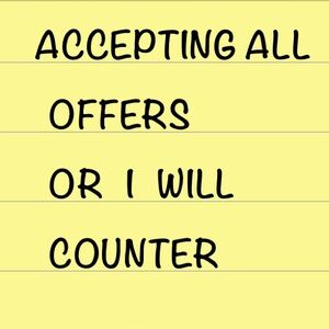 ❗️Closet Closing❗️Make any offers ❗️ I will consider all of them ❗️